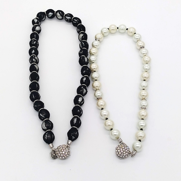 White House Black Market Faux Pearl Rhinestone 2 Piece Necklace Set $90 - Picture 8 of 9
